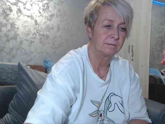 LovePinkLilli webcam