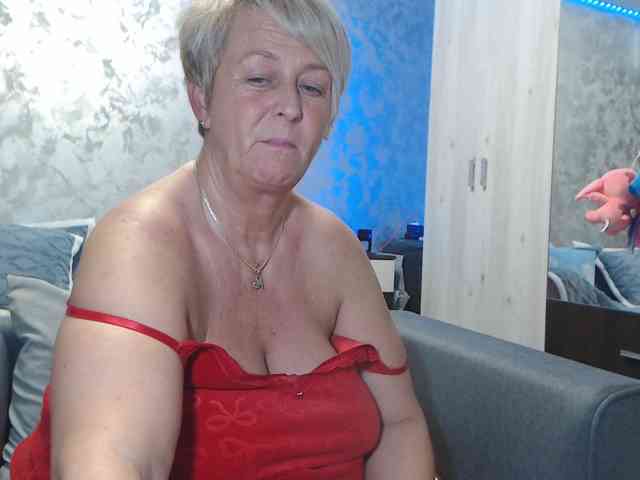 LovePinkLilli webcam