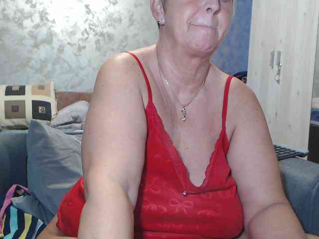 LovePinkLilli webcam