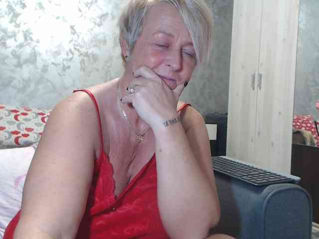 LovePinkLilli webcam