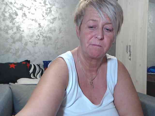 LovePinkLilli webcam