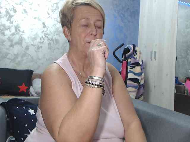 LovePinkLilli webcam