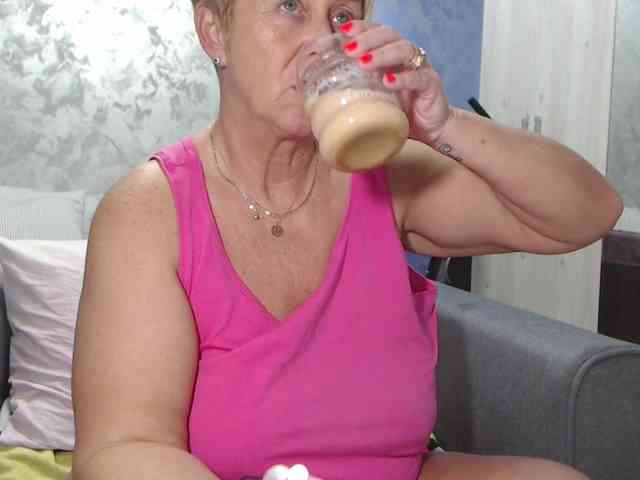 LovePinkLilli webcam