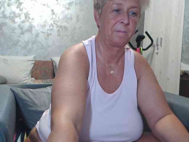 LovePinkLilli webcam