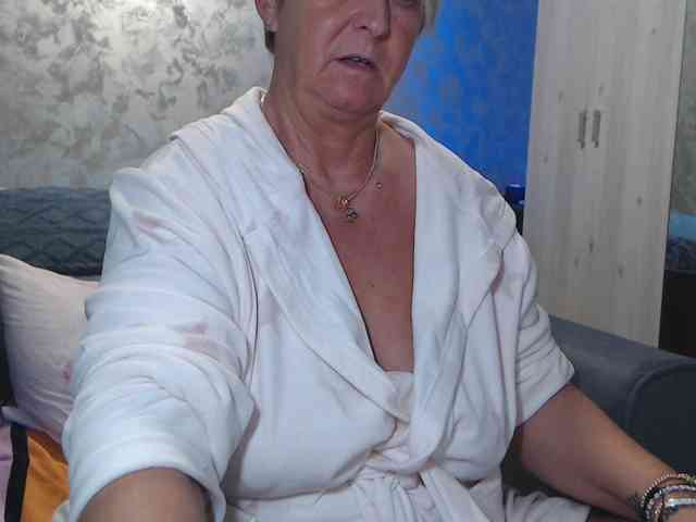 LovePinkLilli webcam