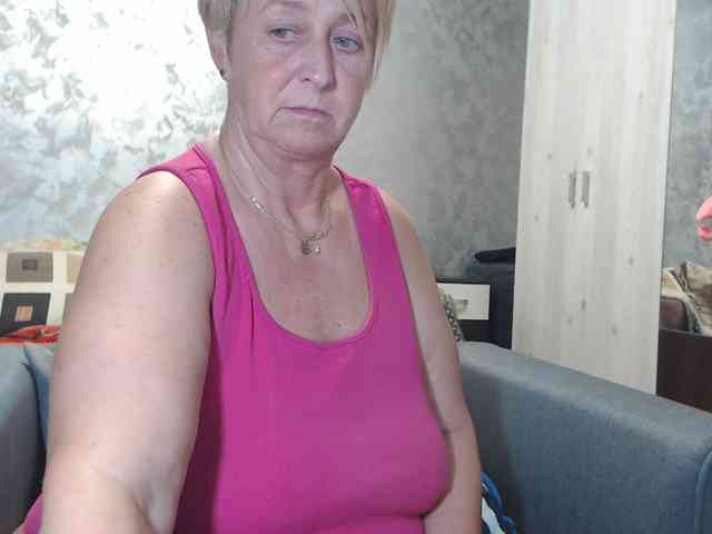 LovePinkLilli webcam