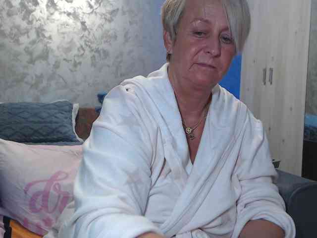 LovePinkLilli webcam