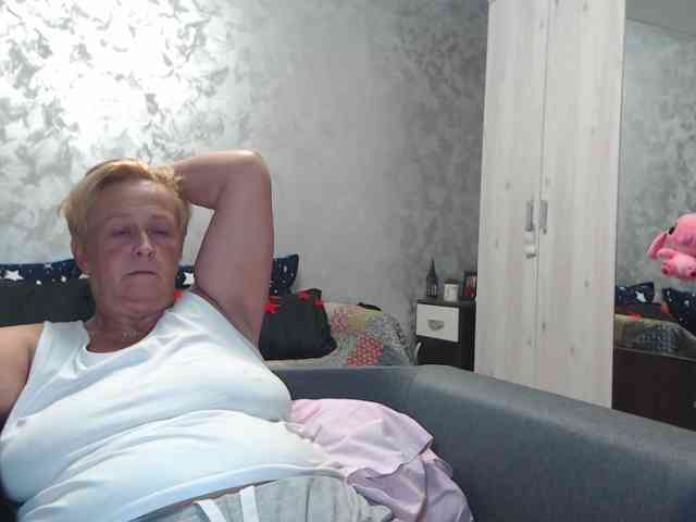 LovePinkLilli webcam
