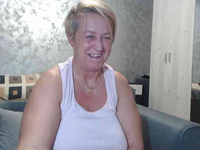 LovePinkLilli webcam