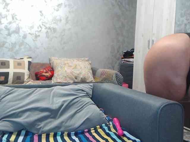 LovePinkLilli webcam