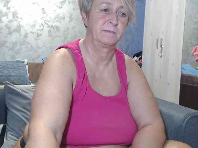 LovePinkLilli webcam