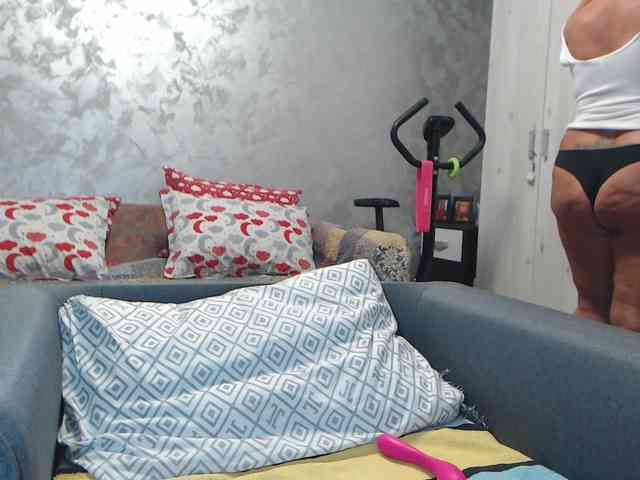 LovePinkLilli webcam