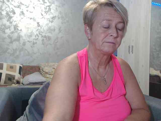 LovePinkLilli webcam