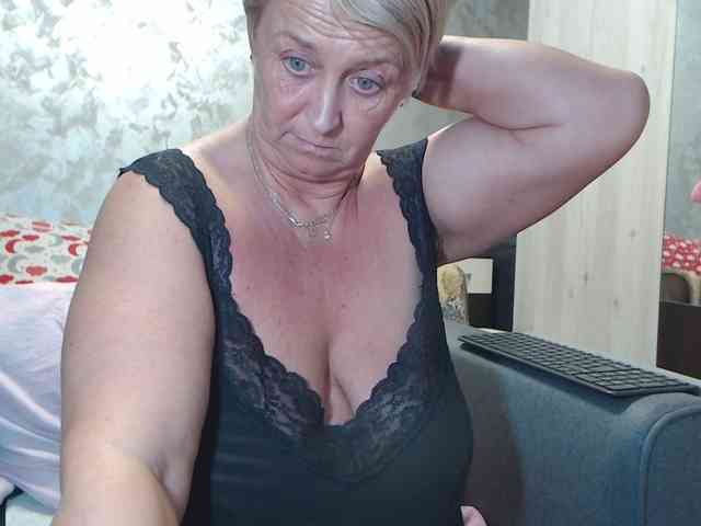 LovePinkLilli webcam