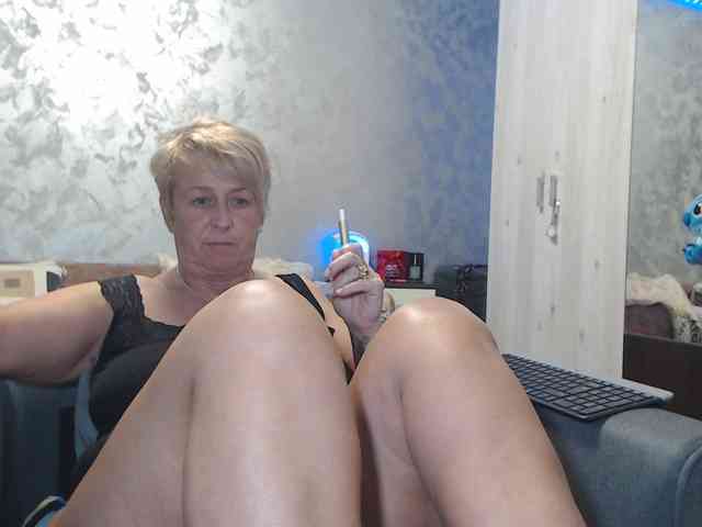 LovePinkLilli webcam