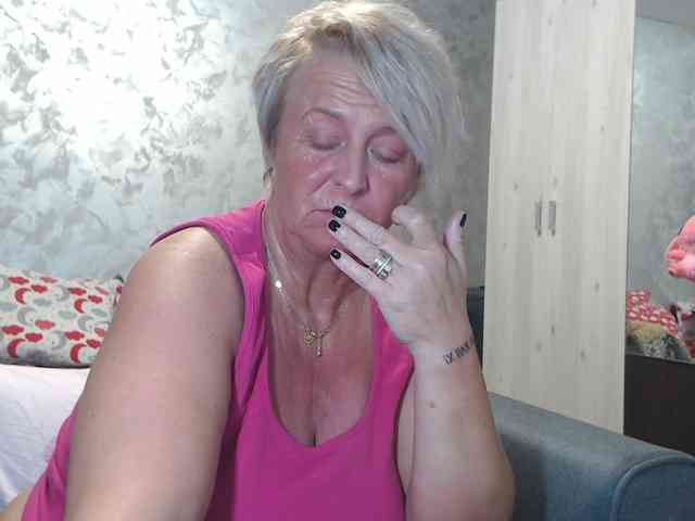 LovePinkLilli webcam