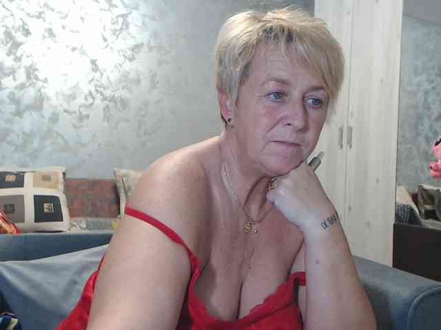 LovePinkLilli webcam