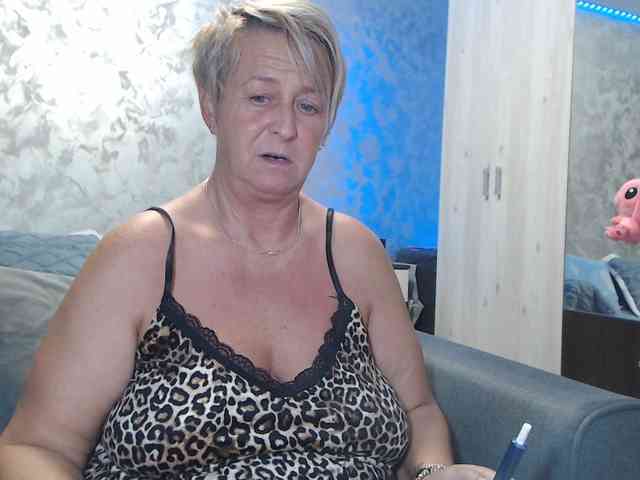 LovePinkLilli webcam