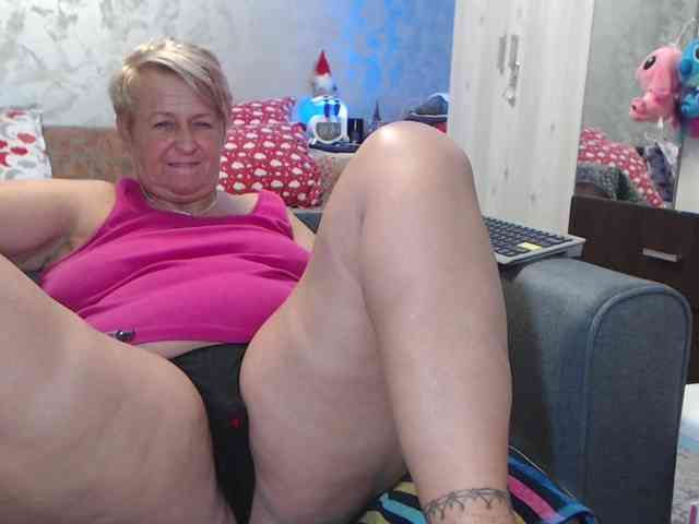 LovePinkLilli webcam