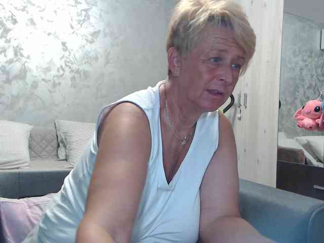 LovePinkLilli webcam