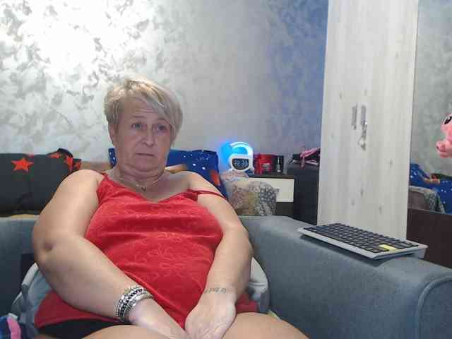 LovePinkLilli webcam