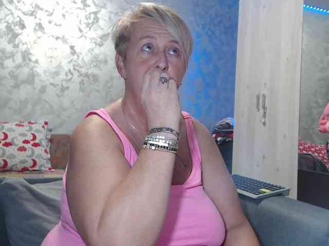 LovePinkLilli webcam