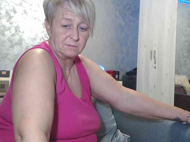 LovePinkLilli webcam