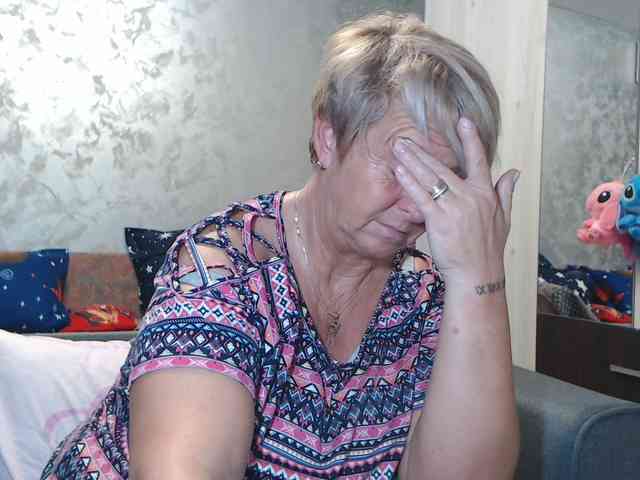 LovePinkLilli webcam