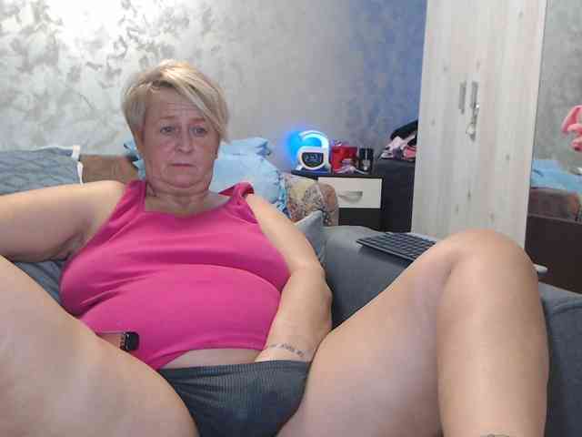 LovePinkLilli webcam