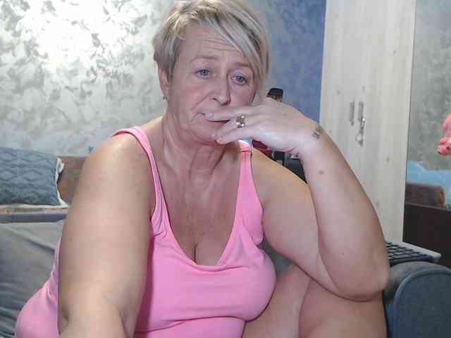 LovePinkLilli webcam