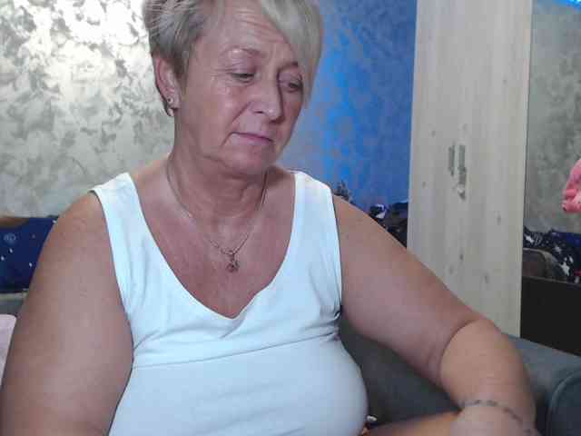 LovePinkLilli webcam