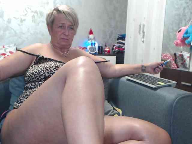 LovePinkLilli webcam