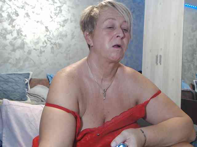 LovePinkLilli webcam