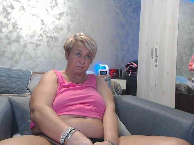 LovePinkLilli webcam