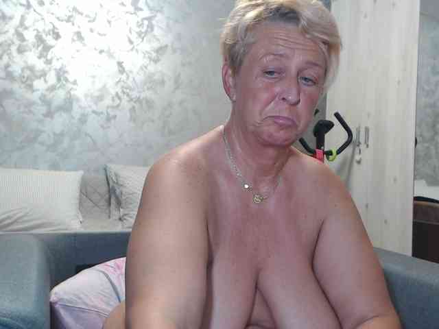 LovePinkLilli webcam