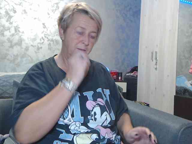 LovePinkLilli webcam