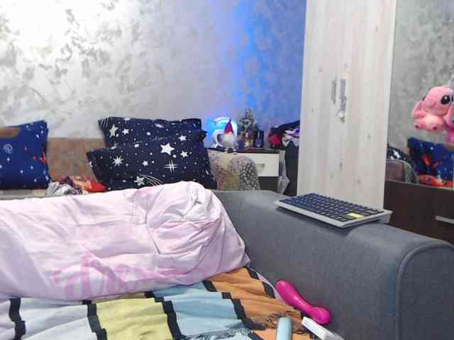 LovePinkLilli webcam