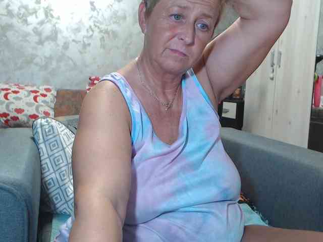 LovePinkLilli webcam