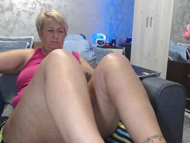 LovePinkLilli webcam