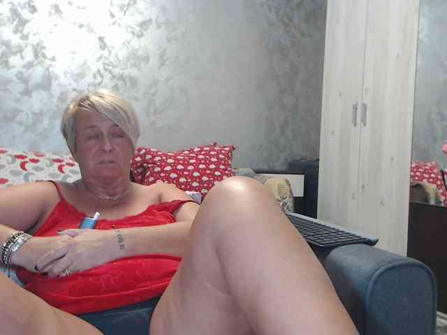 LovePinkLilli webcam