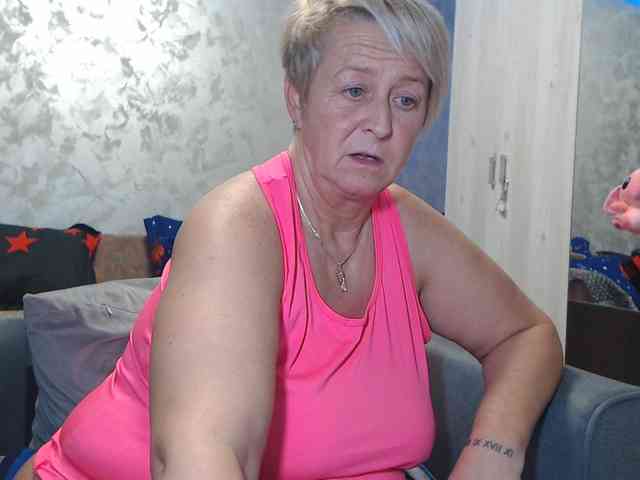 LovePinkLilli webcam