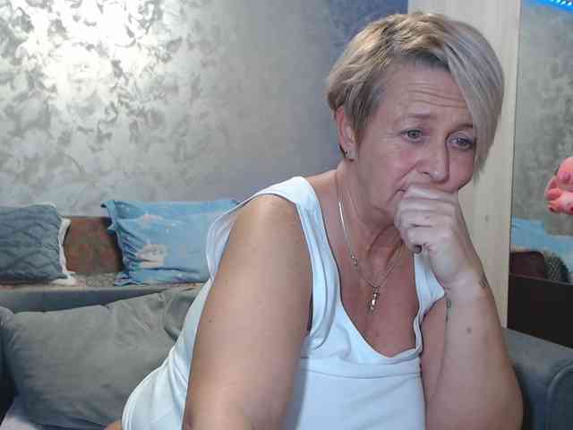 LovePinkLilli webcam