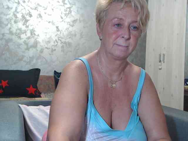 LovePinkLilli webcam