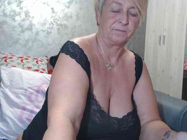 LovePinkLilli webcam