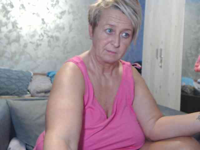 LovePinkLilli webcam