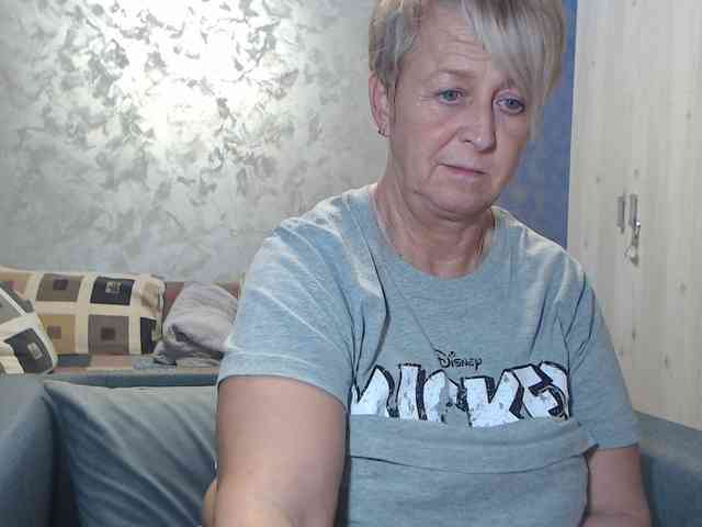 LovePinkLilli webcam