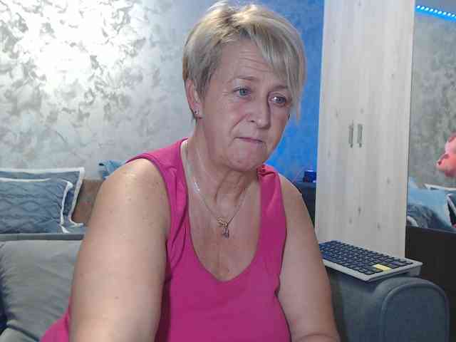 LovePinkLilli webcam