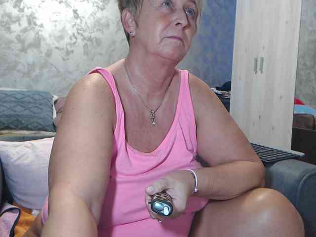 LovePinkLilli webcam