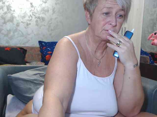 LovePinkLilli webcam