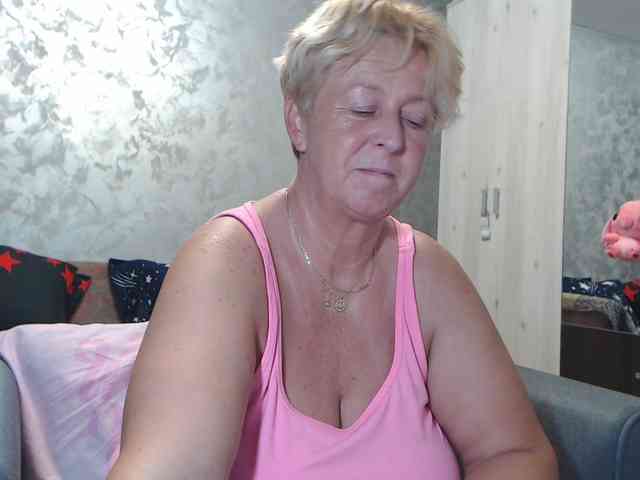 LovePinkLilli webcam